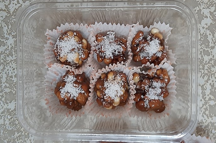 Groundnut ladoo 1